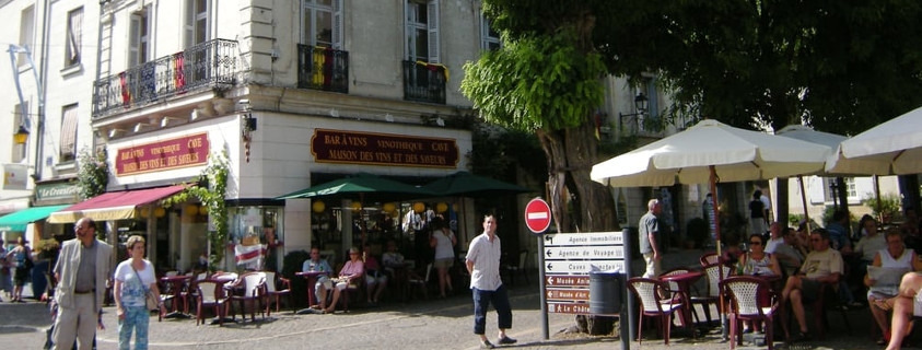 Place du général de Gaulle Place du général de Gaulle Chinon, centre ville Chinon