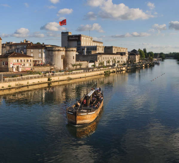 LE VOYAGE DE FRANCE, DRESSÉ POUR LA COMMODITÉ DES FRANÇAIS ET ÉTRANGERS -  Main-cognac-en