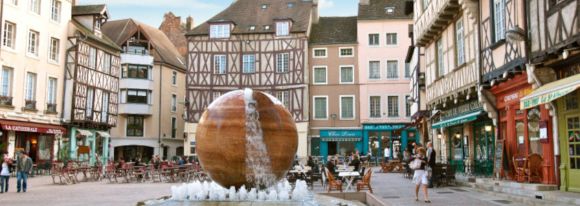 Chalon-sur-Saône Chalon-sur-Saône , place Chalon-sur-Saône, centre piétonnier Chalon-sur-Saône