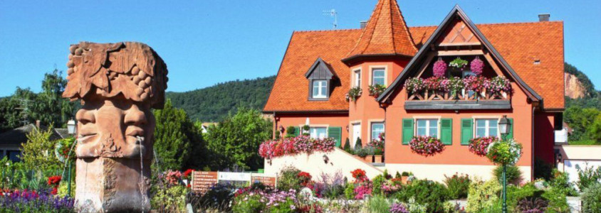 Voegtlinshoffen Voegtlinshoffen, Voegtlinshoffen alsace, bacchus sculpture alsace, alsace wine route village
